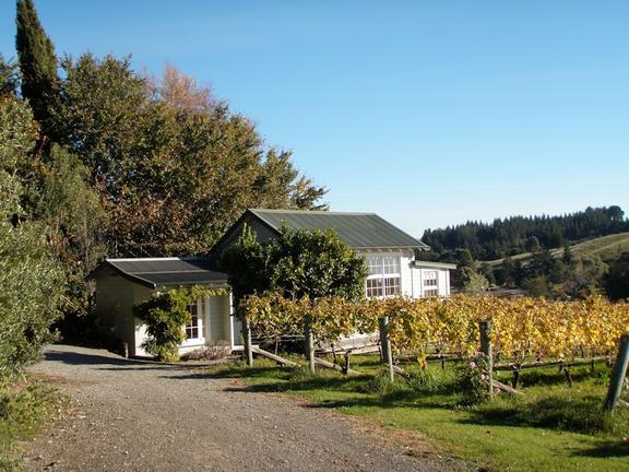 Kina Beach Vineyard The Cottage