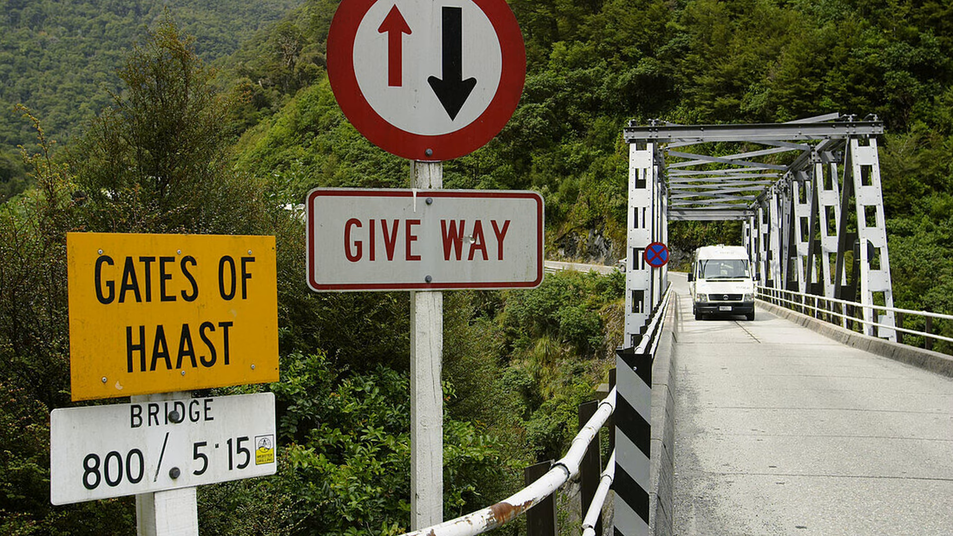 Haast River Bridge picture on the drive from Wanaka to Franz Josef